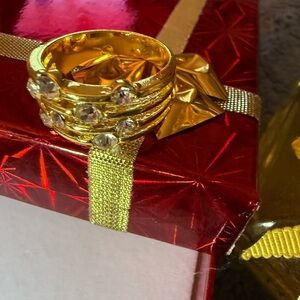 Dazzling Gold Women's Ring with Crystal Accents